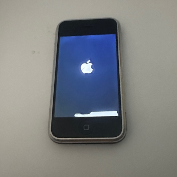 First generation, iPhone, mint condition - Picture 4 of 11